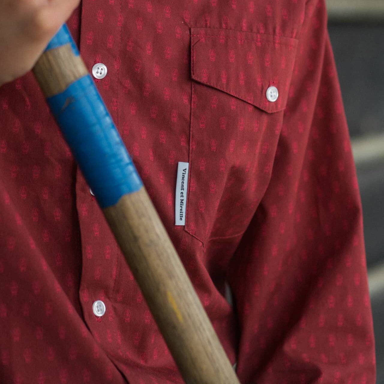 Le motif cigale sur la chemise camarguaise Vincent et Mireille