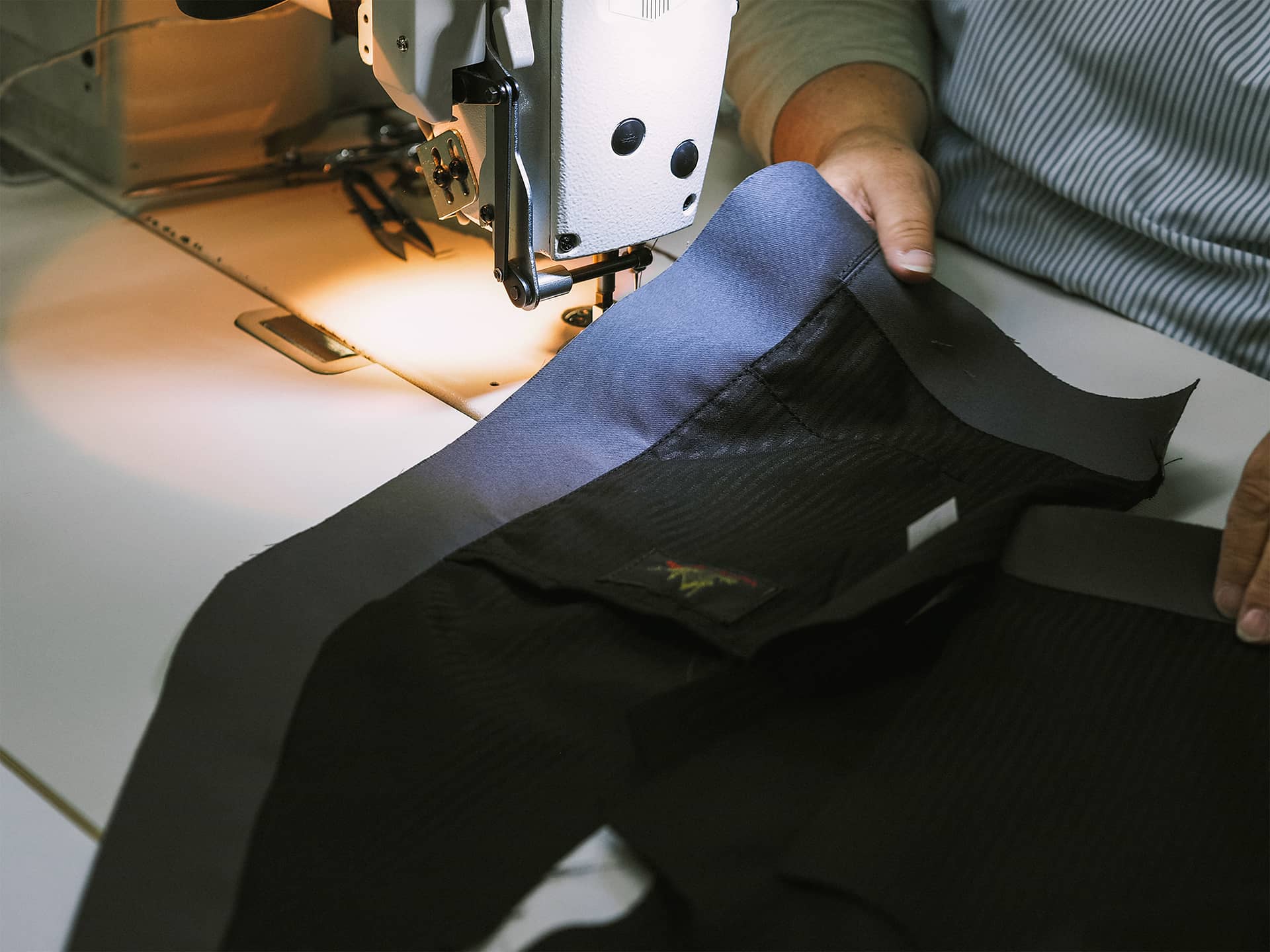 Confection d'un gilet de gardian camarguais fabriqué en FRANCE