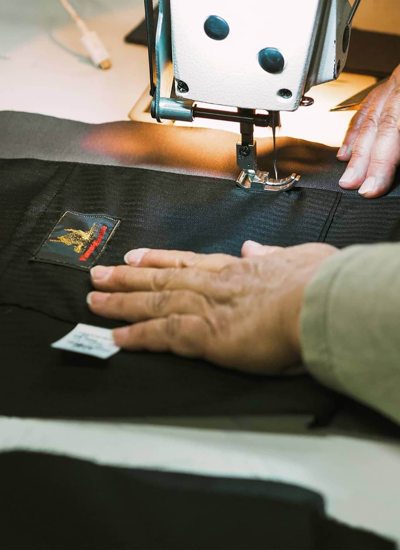 Fabrication artisanale et française d'un gilet gardian pour enfant