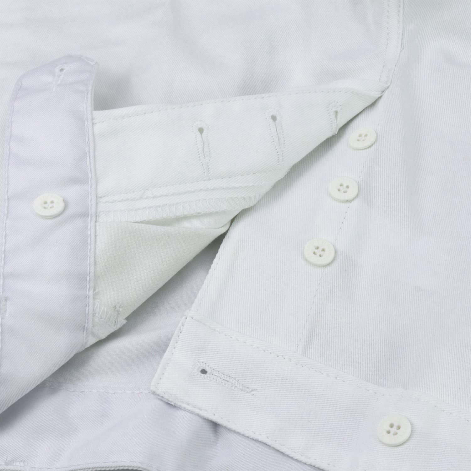 Button fly of the white cotton raseteur pants
